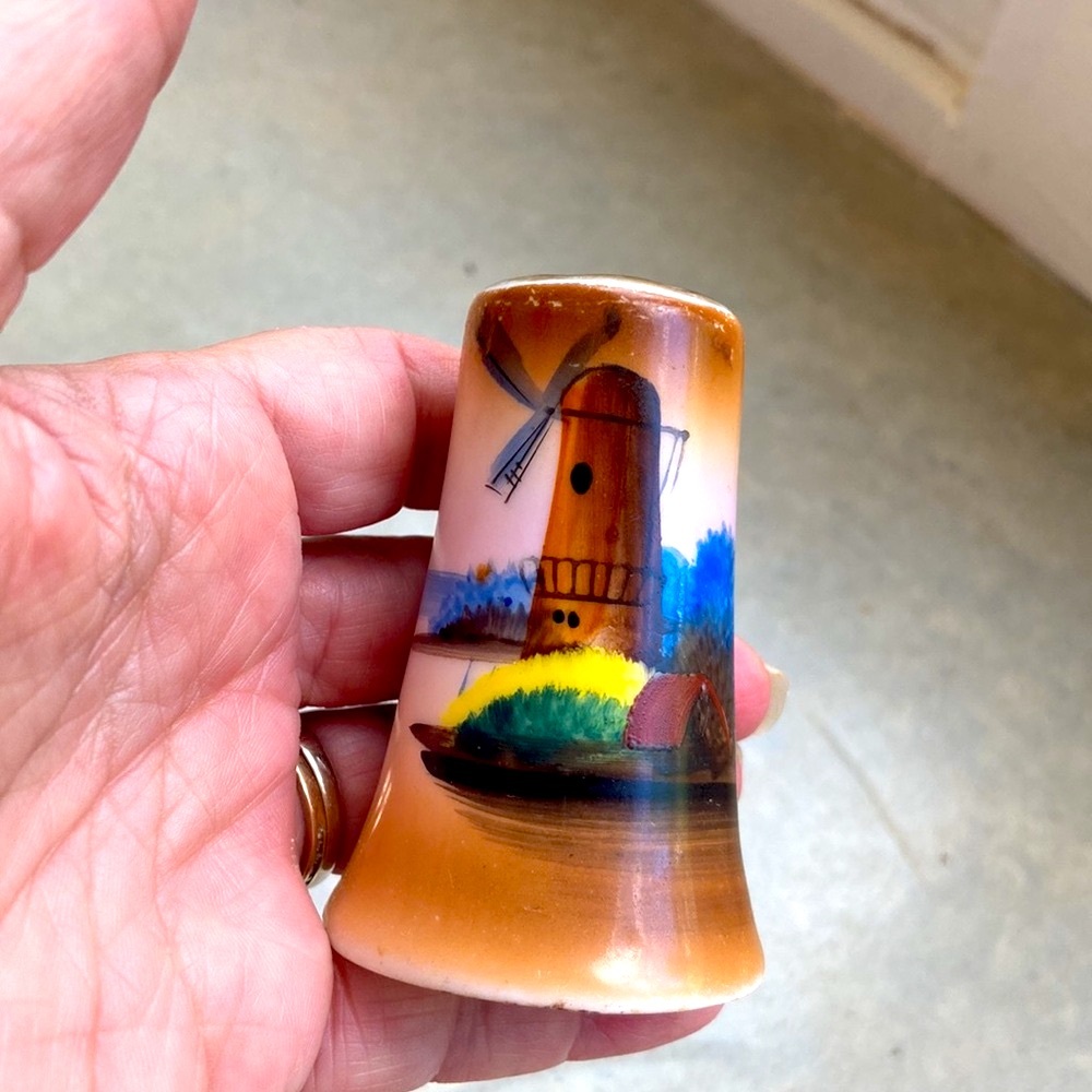 Hand-Painted Brown Ceramic Art Piece salt shaker. Made in Japan. 1940s vintage - Picture 7 of 7